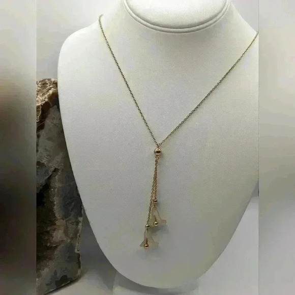 Avon Necklace Gold Tone Chain 20 Inch with lucite bell flowers - Picture 6 of 6